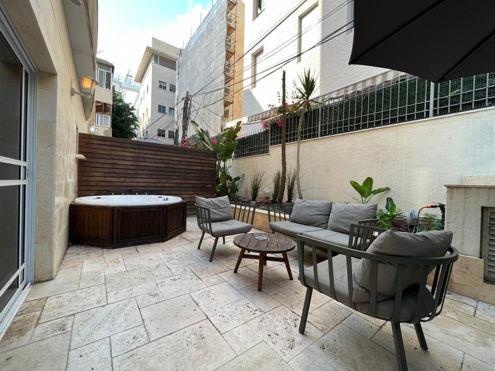 Beer Garden Hotel เทลอาวีฟ ภายนอก รูปภาพ